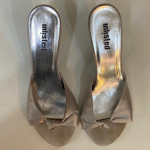 Unlisted, Fabric Heels with Genuine Leather Sole - Size 8.5 - Picture 1 of 7